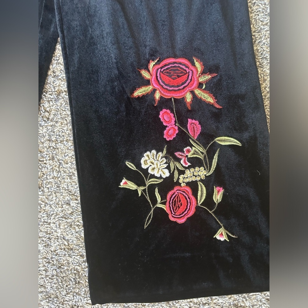 Drew NWT velvet wide leg pull on pants with floral embroidery size small - Picture 3 of 10